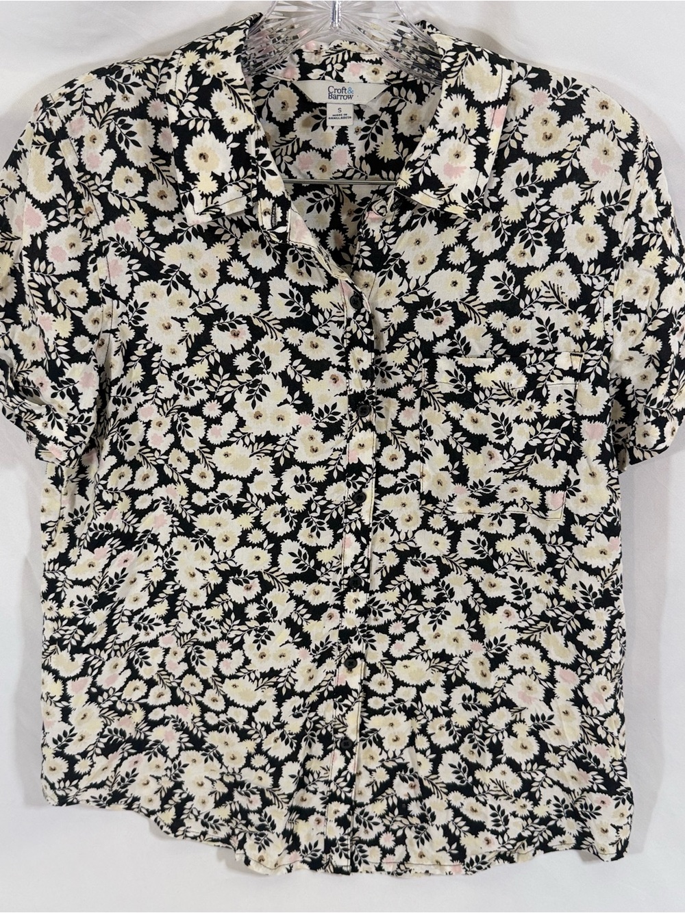 Croft & Barrow Black Floral Button-Up Short Sleeve Top